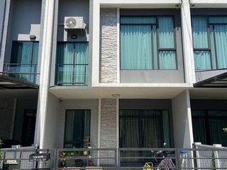 Casa en alquiler de 3 habitaciones en Thanyaburi, Pathum Thani