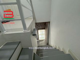 Аренда и продажа 4 спальни таунхаус в Mueang Samut Sakhon, Самутсакхон