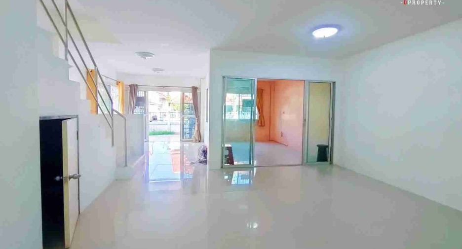 For sale 4 bedrooms townhouse in Mueang Samut Prakan, Samut Prakan