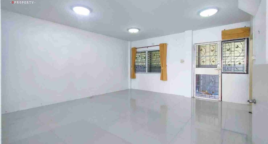For sale 4 bedrooms townhouse in Mueang Samut Prakan, Samut Prakan