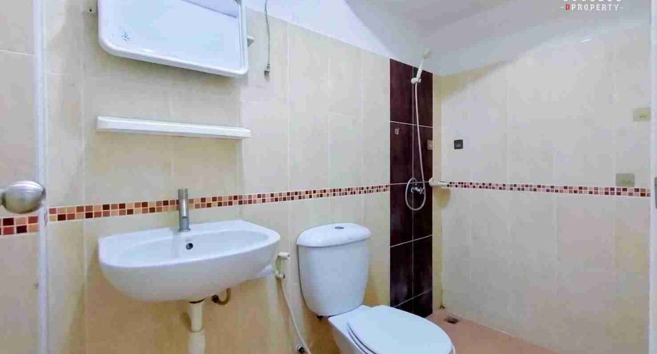 For sale 4 bedrooms townhouse in Mueang Samut Prakan, Samut Prakan