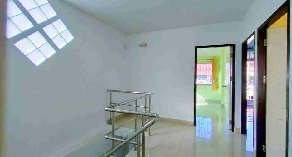 For sale 4 bedrooms townhouse in Mueang Samut Prakan, Samut Prakan