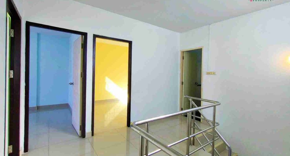 For sale 4 bedrooms townhouse in Mueang Samut Prakan, Samut Prakan