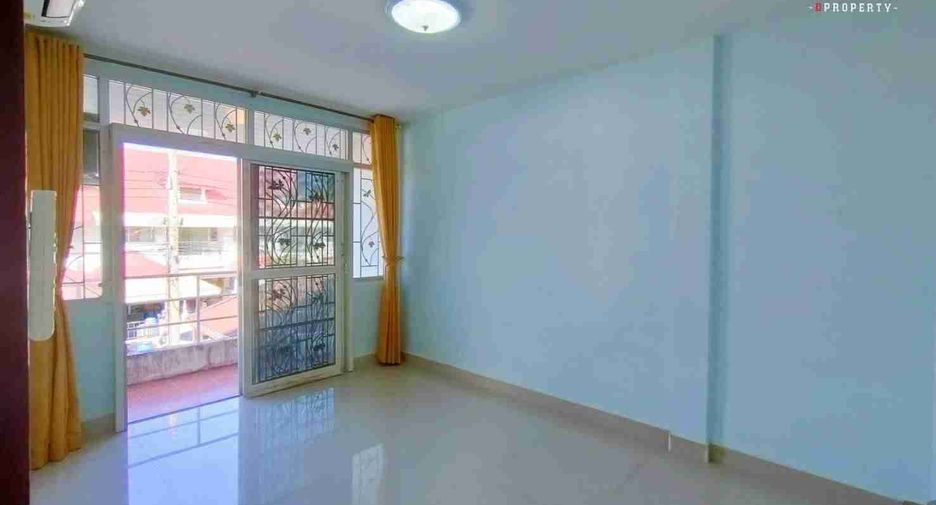 For sale 4 bedrooms townhouse in Mueang Samut Prakan, Samut Prakan