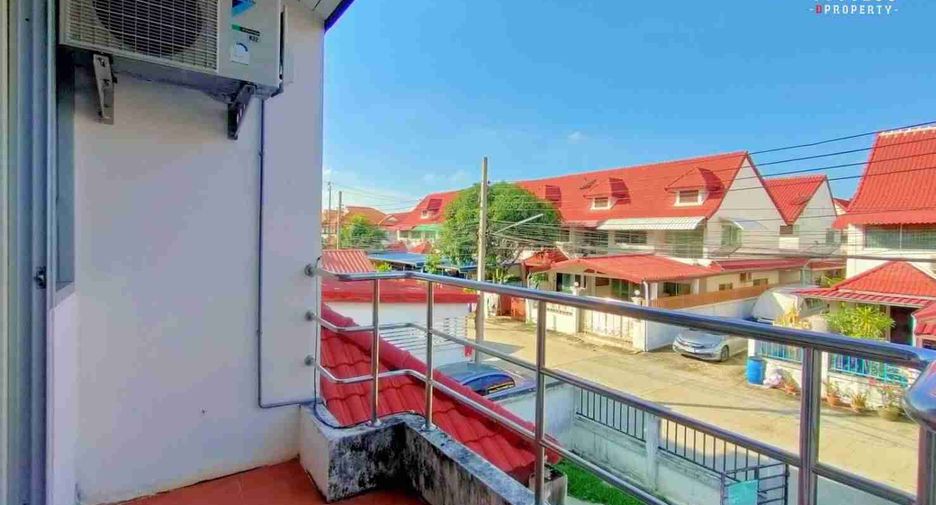 For sale 4 bedrooms townhouse in Mueang Samut Prakan, Samut Prakan