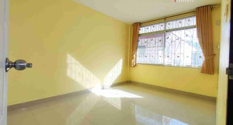 For sale 4 bedrooms townhouse in Mueang Samut Prakan, Samut Prakan
