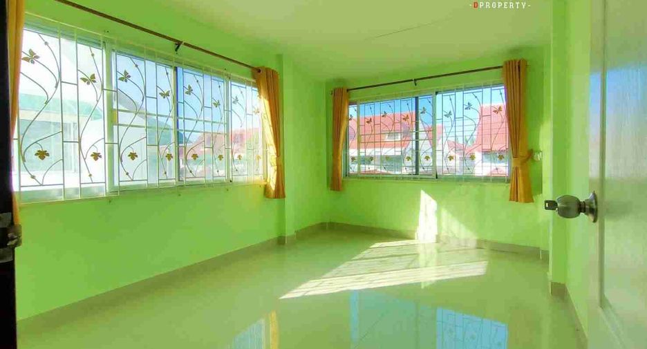 For sale 4 bedrooms townhouse in Mueang Samut Prakan, Samut Prakan