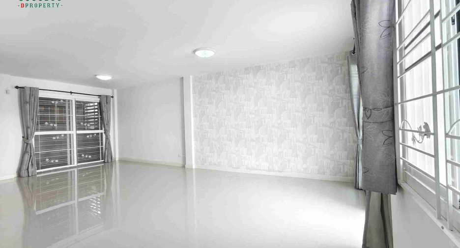 Reihenhaus zum Kauf mit 3 Zimmer in Si Racha, Chonburi