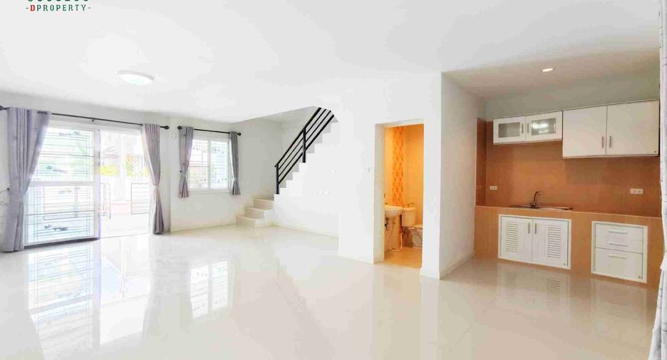 Reihenhaus zum Kauf mit 3 Zimmer in Si Racha, Chonburi