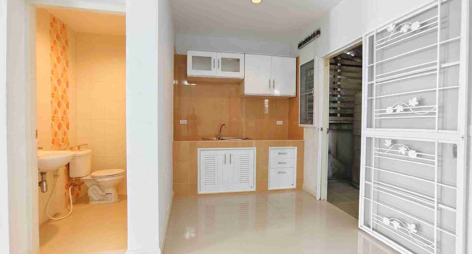Reihenhaus zum Kauf mit 3 Zimmer in Si Racha, Chonburi