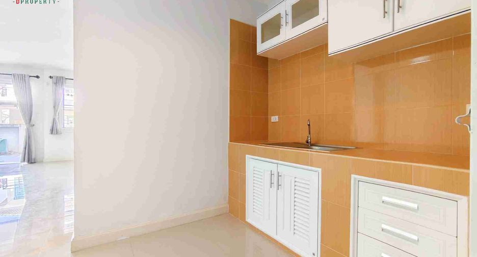 Reihenhaus zum Kauf mit 3 Zimmer in Si Racha, Chonburi