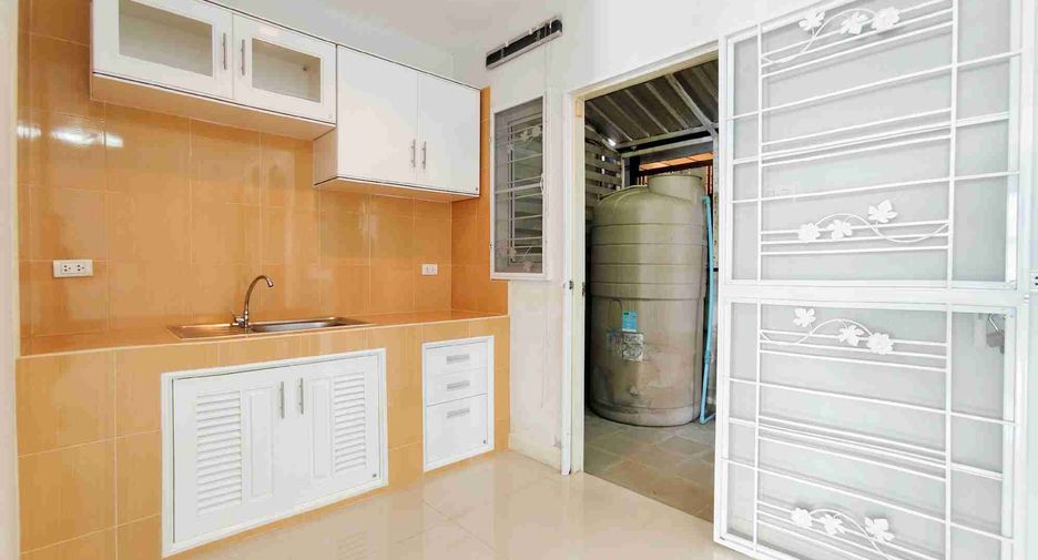 Reihenhaus zum Kauf mit 3 Zimmer in Si Racha, Chonburi