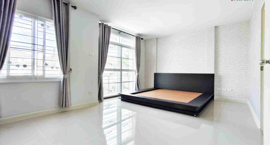 Reihenhaus zum Kauf mit 3 Zimmer in Si Racha, Chonburi