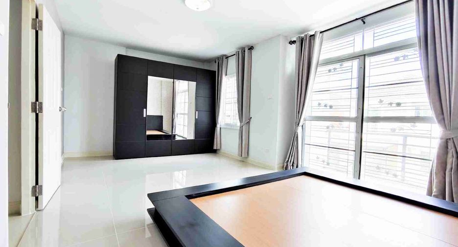 Reihenhaus zum Kauf mit 3 Zimmer in Si Racha, Chonburi