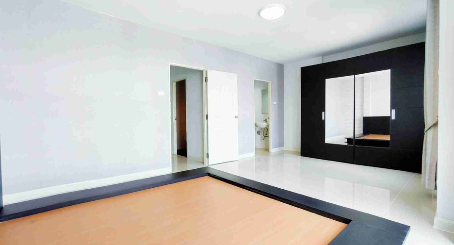 Reihenhaus zum Kauf mit 3 Zimmer in Si Racha, Chonburi