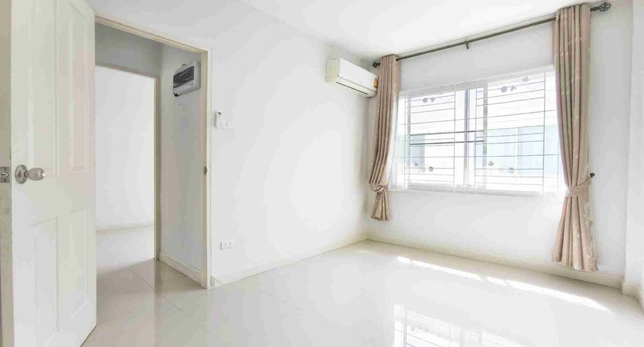 Reihenhaus zum Kauf mit 3 Zimmer in Si Racha, Chonburi