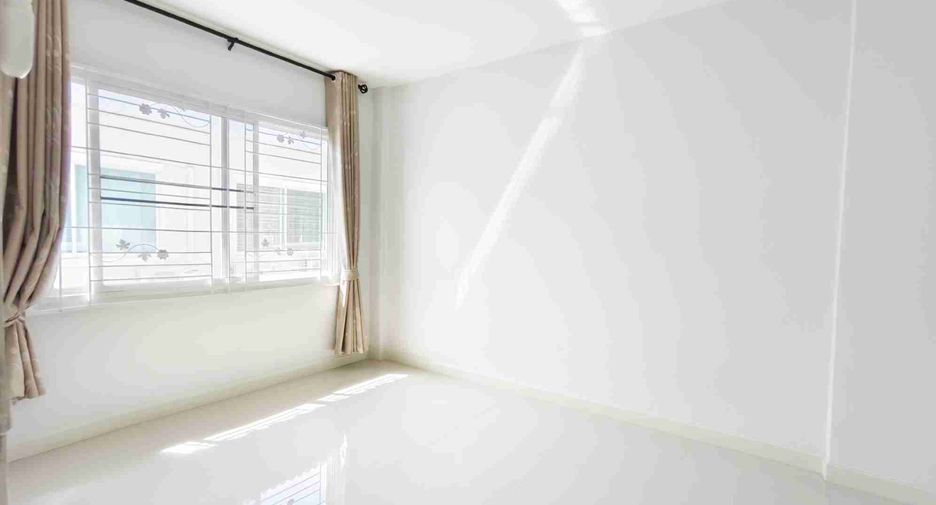 Reihenhaus zum Kauf mit 3 Zimmer in Si Racha, Chonburi