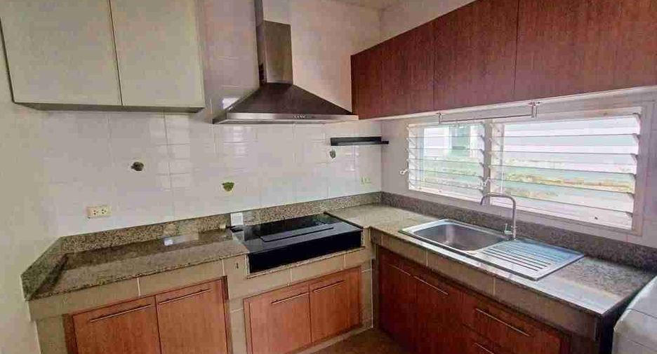 For sale 3 bedrooms house in Prawet, Bangkok