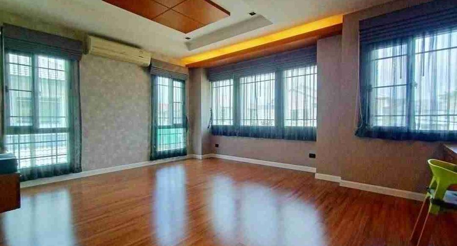 For sale 3 bedrooms house in Prawet, Bangkok