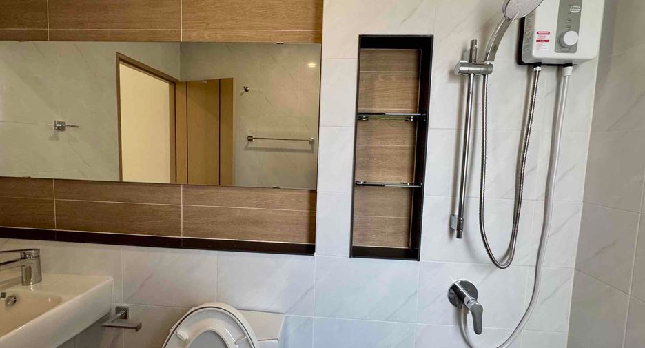 For rent 4 bedrooms house in Bang Lamung, Chonburi
