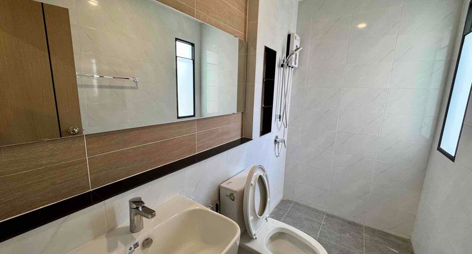 For rent 4 bedrooms house in Bang Lamung, Chonburi