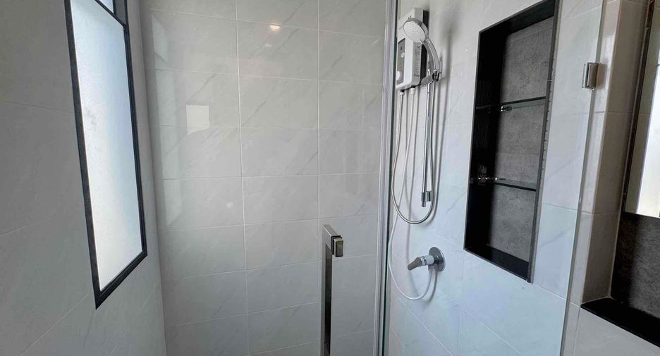 For rent 4 bedrooms house in Bang Lamung, Chonburi