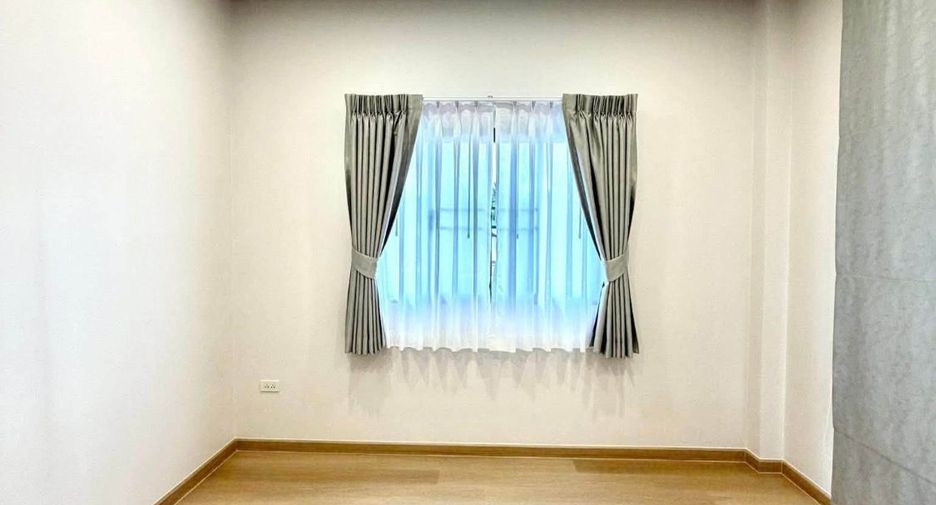 出租 3 卧室 独立屋 在 Si Racha, Chon Buri