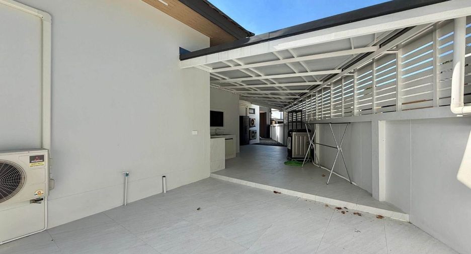 出租 3 卧室 独立屋 在 Si Racha, Chon Buri