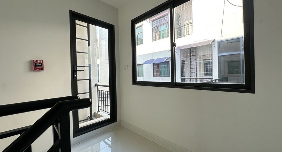 For sale 2 bedrooms townhouse in Nong Khaem, Bangkok