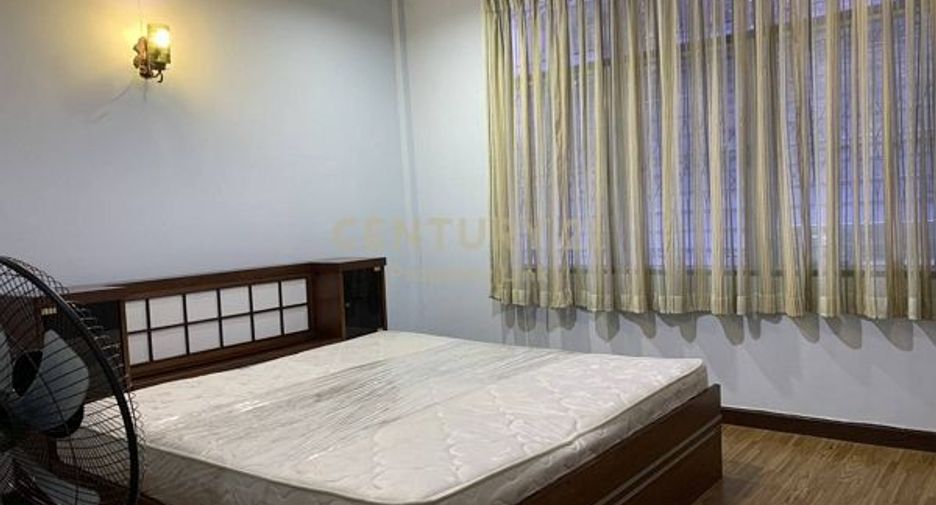 出租 和 出售 4 卧室 独立屋 在 Din Daeng, 曼谷