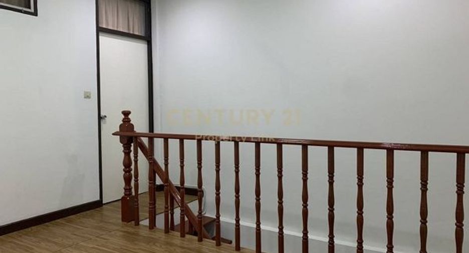 出租 和 出售 4 卧室 独立屋 在 Din Daeng, 曼谷