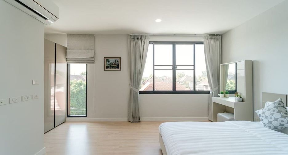 For rent 3 bedrooms townhouse in Mueang Chiang Mai, Chiang Mai