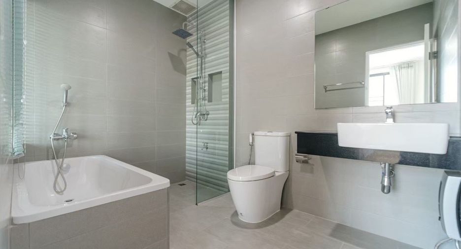 For rent 3 bedrooms townhouse in Mueang Chiang Mai, Chiang Mai