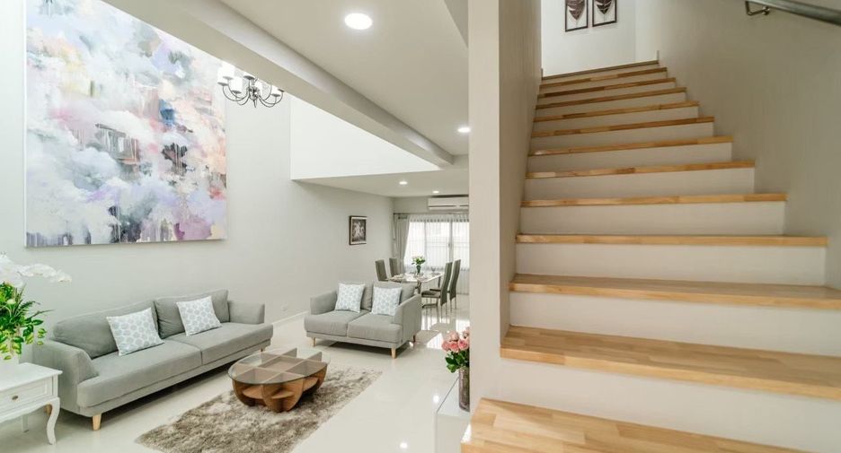 For rent 3 bedrooms townhouse in Mueang Chiang Mai, Chiang Mai