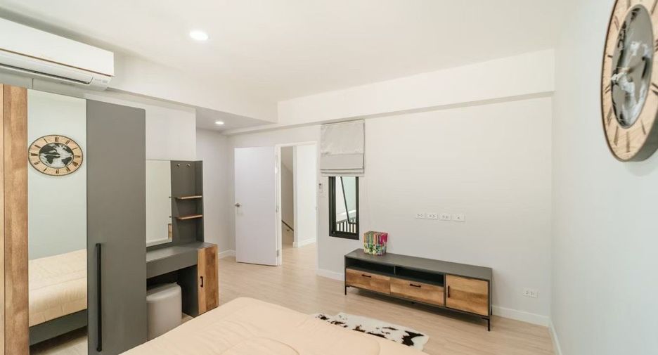 For rent 3 bedrooms townhouse in Mueang Chiang Mai, Chiang Mai