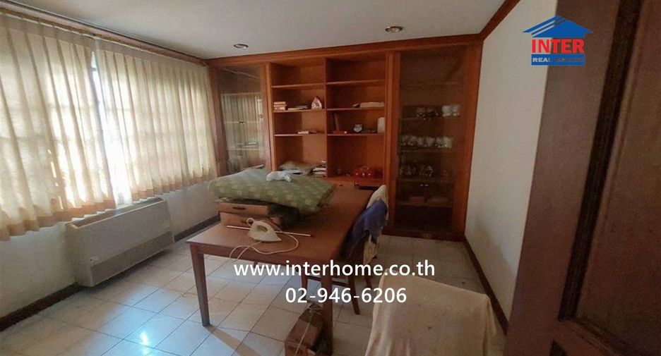 For sale 4 bedrooms house in Mueang Samut Prakan, Samut Prakan
