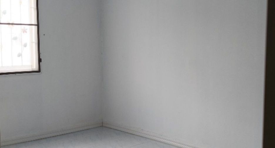 For sale 3 bedrooms townhouse in Mueang Samut Prakan, Samut Prakan