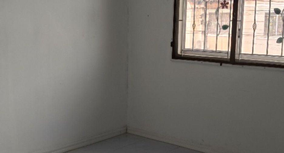 For sale 3 bedrooms townhouse in Mueang Samut Prakan, Samut Prakan