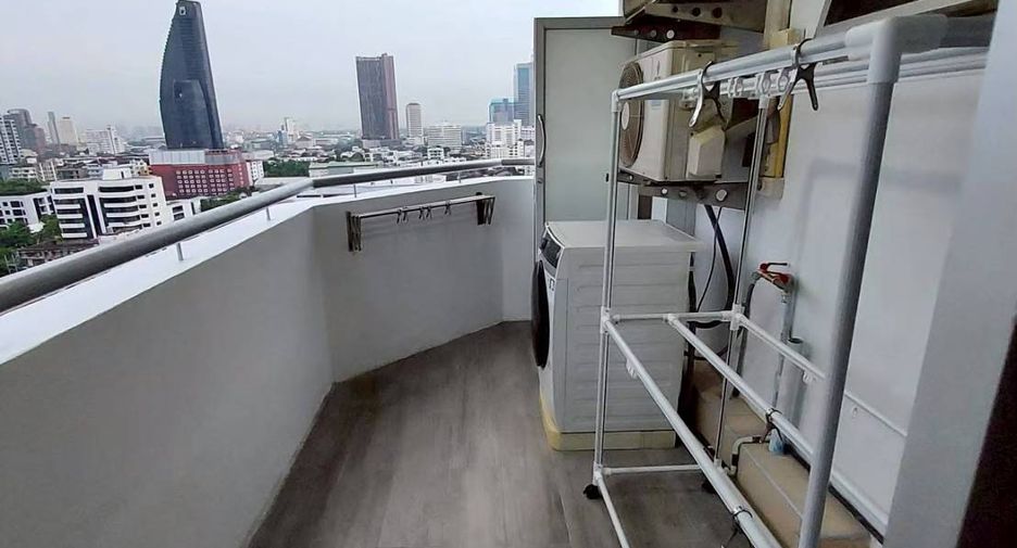 For rent 2 bedrooms condo in Khlong Toei, Bangkok
