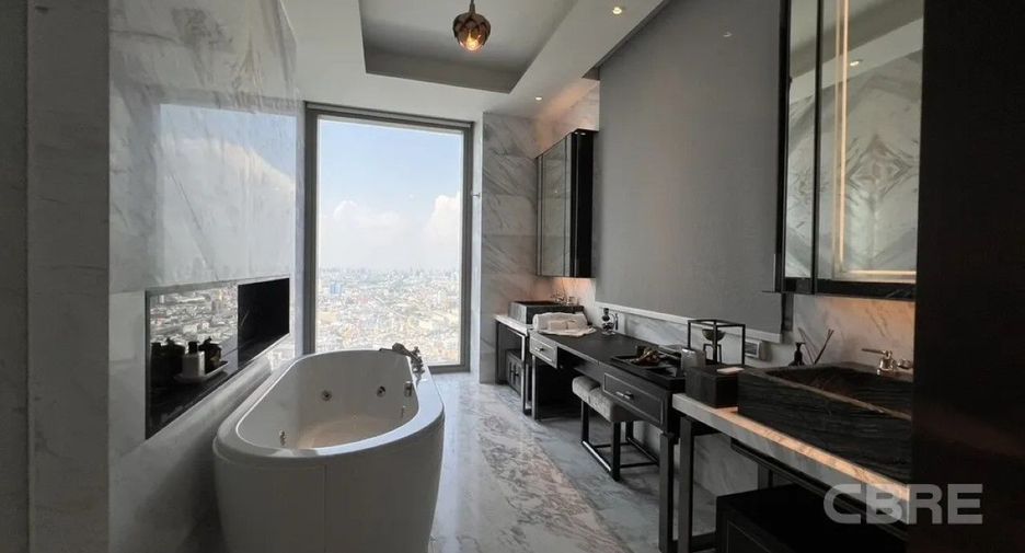 Condo en alquiler y en venta de 3 habitaciones en Khlong San, Bangkok
