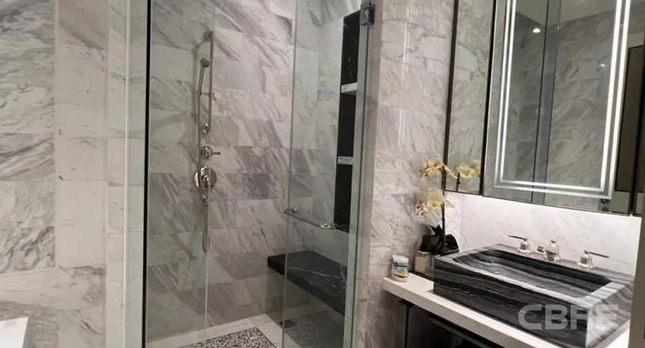 Condo en alquiler y en venta de 3 habitaciones en Khlong San, Bangkok