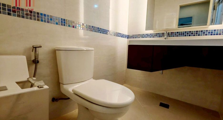 For sale 2 bedrooms condo in Khlong Toei, Bangkok