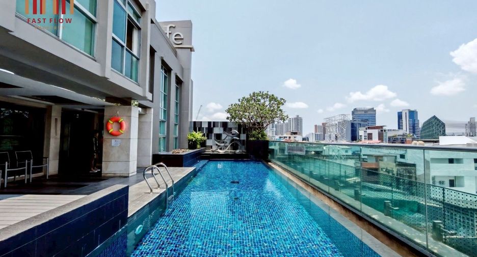 For sale 2 bedrooms condo in Khlong Toei, Bangkok
