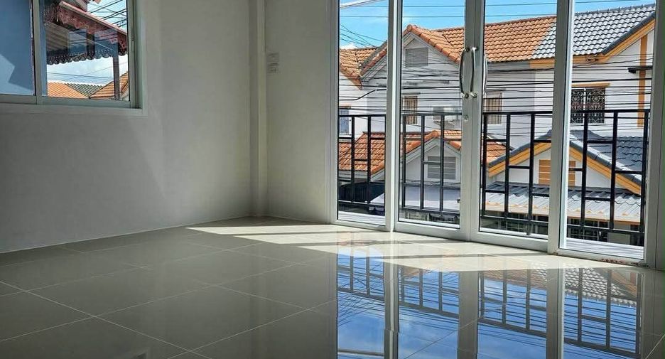 Продажа 3 спальни таунхаус в Si Racha, Чонбури