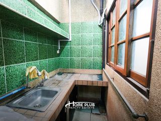 For sale 5 bedrooms retail Space in Din Daeng, Bangkok
