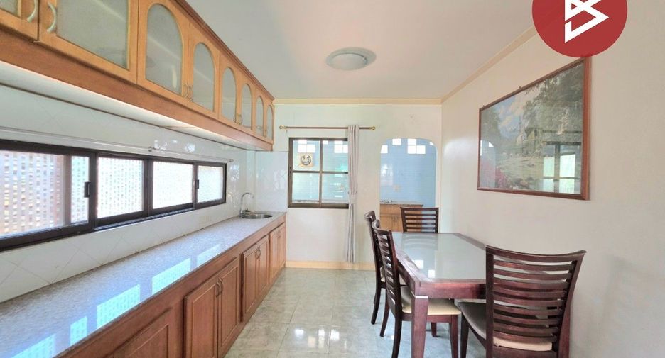 Casa en venta de 5 habitaciones en Si Racha, Chonburi