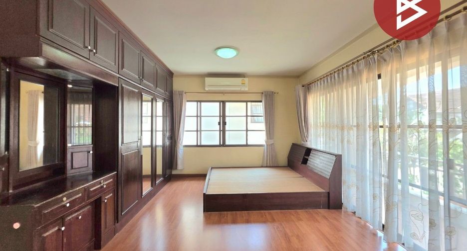 Casa en venta de 5 habitaciones en Si Racha, Chonburi
