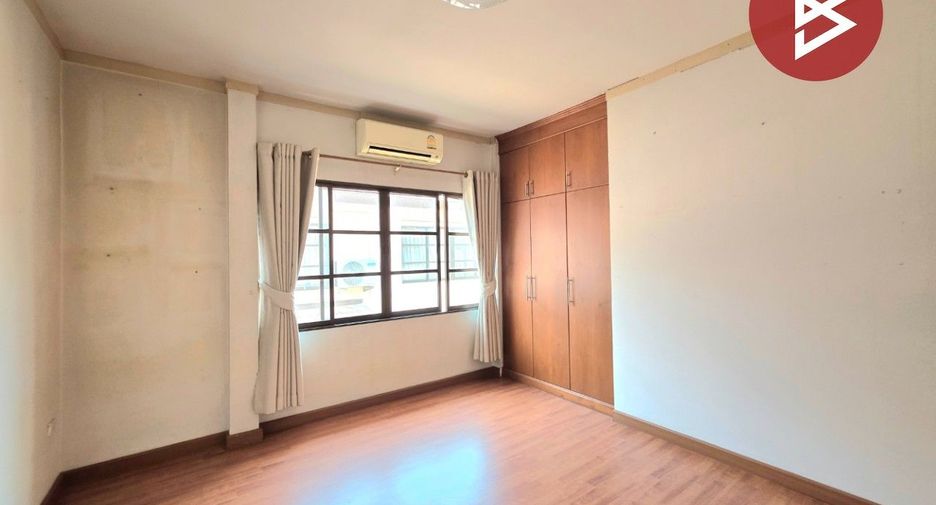 Casa en venta de 5 habitaciones en Si Racha, Chonburi