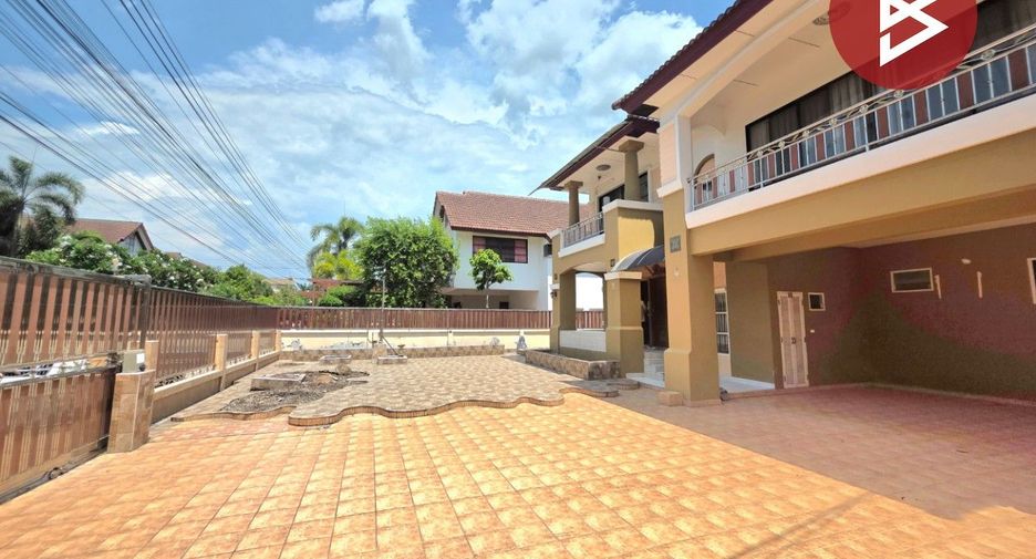 Casa en venta de 5 habitaciones en Si Racha, Chonburi
