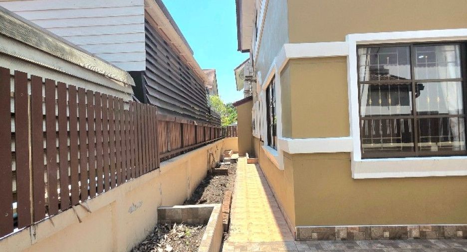 Casa en venta de 5 habitaciones en Si Racha, Chonburi
